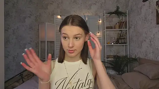 LianneBynon online show from July 6, 2026, 8:32 am
