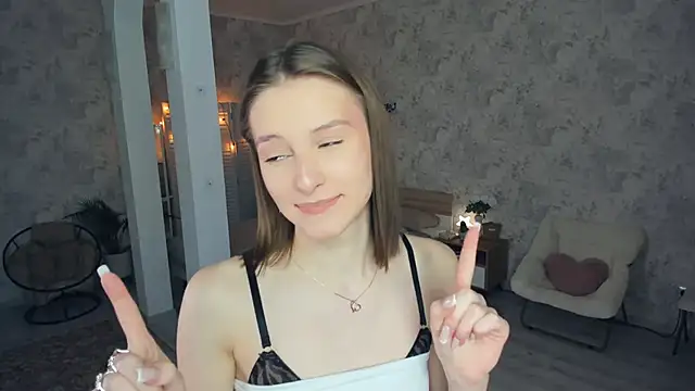 LianneBynon online show from June 10, 2026, 8:26 am