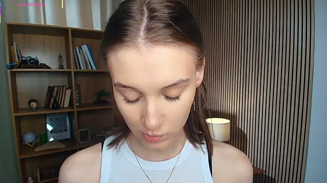 LianneBynon online show from July 30, 2026, 8:13 am