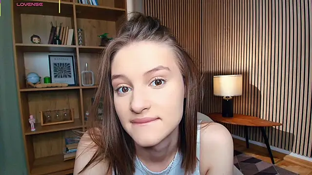 LianneBynon online show from July 25, 2026, 8:11 am