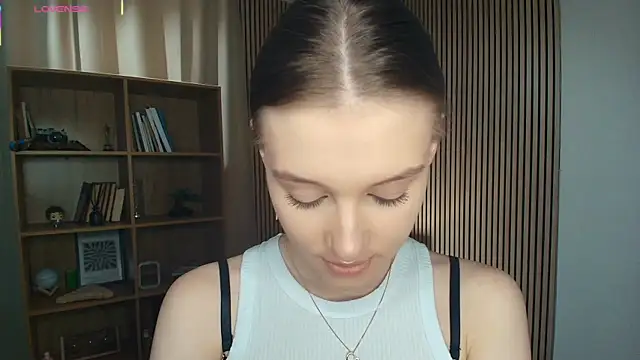 LianneBynon online show from July 27, 2026, 8:21 am