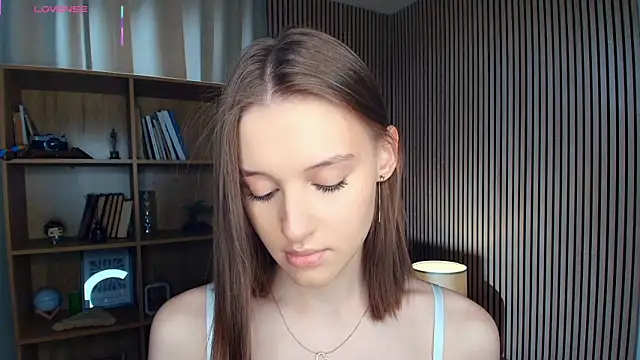 LianneBynon online show from August 3, 2026, 8:44 am