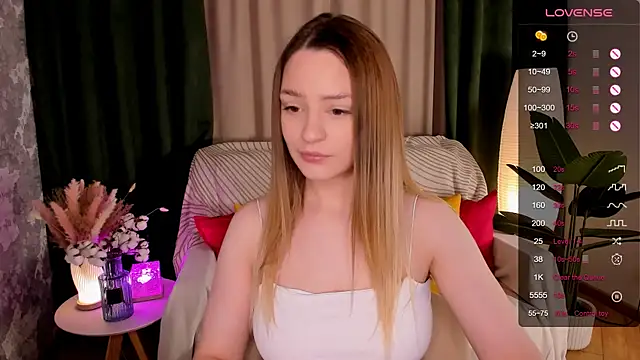 cherrykississ online show from May 3, 2026, 2:05 am