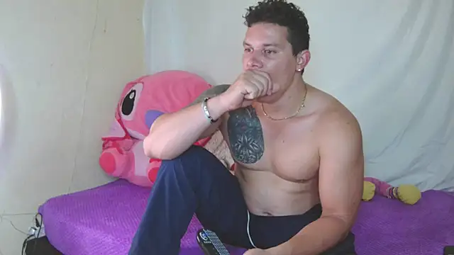 Snapshot of Eternalfuego chatting on February 10, 2026, 5:39 am Eternalfuego online show from February 10, 2026, 5:39 am