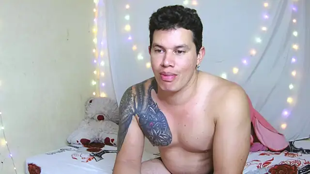 Snapshot of Eternalfuego chatting on April 23, 2026, 3:35 am Eternalfuego online show from April 23, 2026, 3:35 am