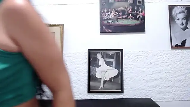 JulianaLopera1 online show from February 21, 2026, 1:13 pm