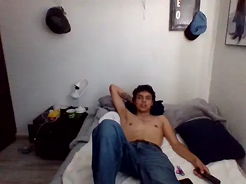 Snapshot of polixteo chatting on February 21, 2026, 8:44 pm polixteo online show from February 21, 2026, 8:44 pm