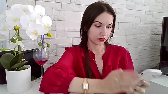 Snapshot of JuliaLovely chatting on June 24, 2026, 1:43 pm JuliaLovely online show from June 24, 2026, 1:43 pm
