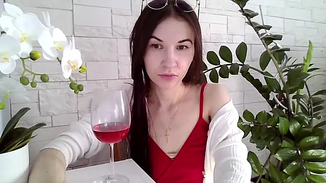 JuliaLovely online show from February 28, 2026, 2:50 pm