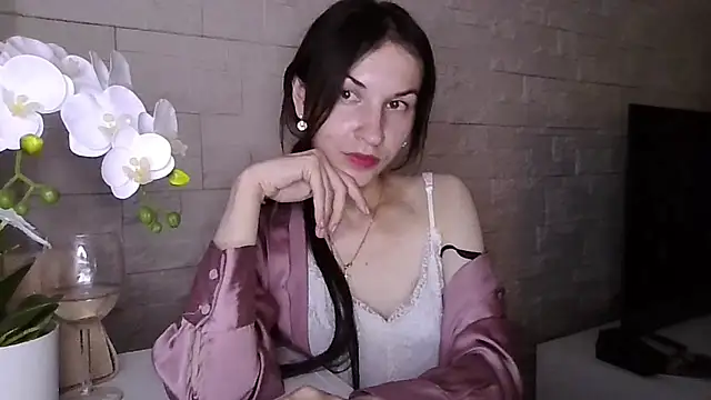 Snapshot of JuliaLovely chatting on July 28, 2026, 7:04 pm JuliaLovely online show from July 28, 2026, 7:04 pm
