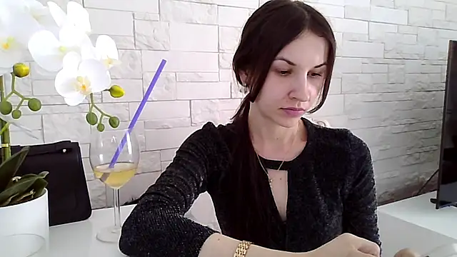 Snapshot of JuliaLovely chatting on June 8, 2026, 2:39 pm JuliaLovely online show from June 8, 2026, 2:39 pm
