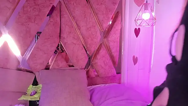 shantal cooper  online show from March 4, 2026, 9:11 pm