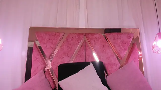 shantal cooper  online show from March 22, 2026, 10:44 pm