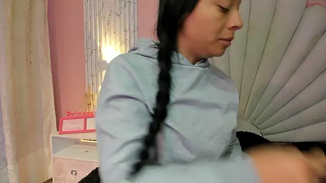 Kateemos online show from March 12, 2026, 2:54 pm