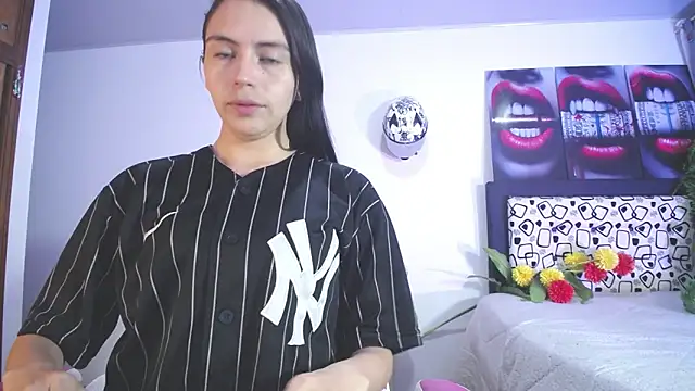 lika little0 online show from May 6, 2026, 11:53 pm