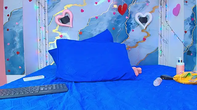 crystal love08 online show from February 25, 2026, 7:14 pm