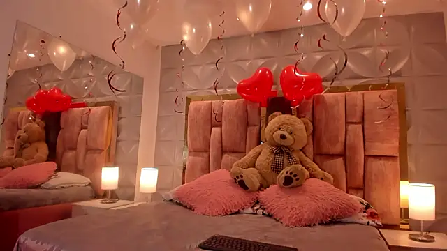 Paris Velvet online show from February 13, 2026, 10:43 pm