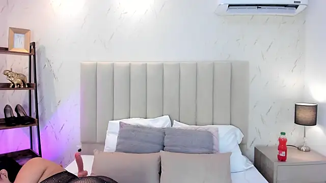Snapshot of ViolettaRousee_ chatting on July 24, 2026, 10:17 pm ViolettaRousee online show from July 24, 2026, 10:17 pm
