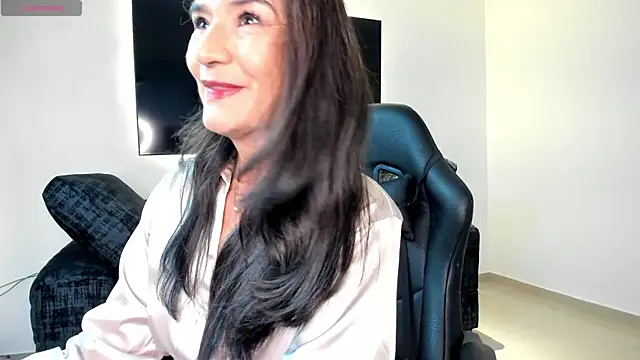 Snapshot of Emma_Mendozaa chatting on June 9, 2026, 11:33 am Emma Mendozaa online show from June 9, 2026, 11:33 am