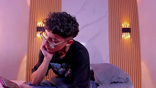 Christopher Hunter online show from March 9, 2026, 4:16 am