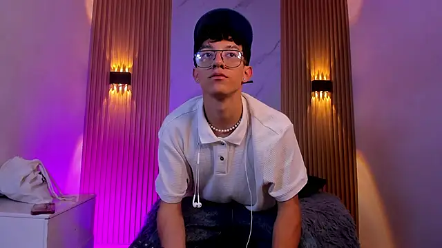 Christopher Hunter online show from March 19, 2026, 7:36 pm