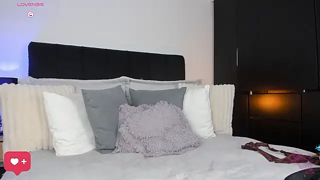 Amarae  online show from February 27, 2026, 12:55 am