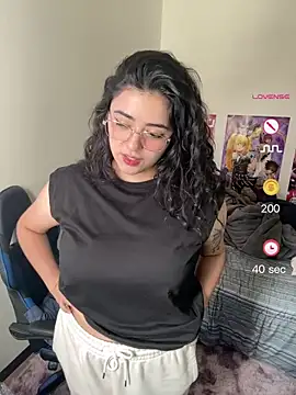 Snapshot of Ales_Kitten_Live chatting on May 21, 2026, 9:23 pm Ales Kitten Live online show from May 21, 2026, 9:23 pm
