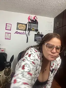 KimmyDark1 online show from June 12, 2026, 4:21 am