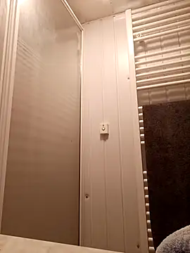 Snapshot of lej73 chatting on April 7, 2026, 6:21 pm lej73 online show from April 7, 2026, 6:21 pm