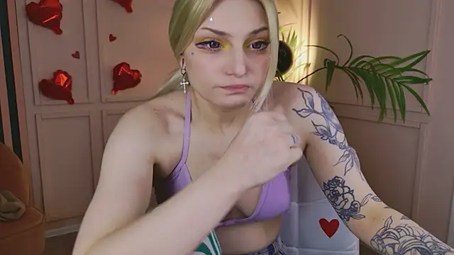 Snapshot of AvaSun chatting on February 15, 2026, 9:58 pm AvaSun online show from February 15, 2026, 9:58 pm