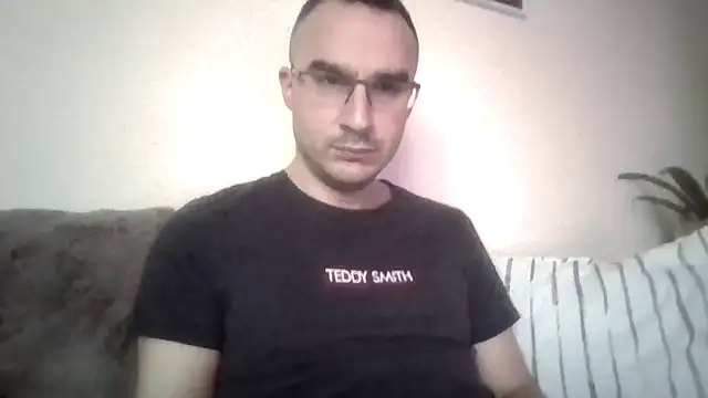 Snapshot of ptithomme69 chatting on February 7, 2026, 7:05 am ptithomme69 online show from February 7, 2026, 7:05 am