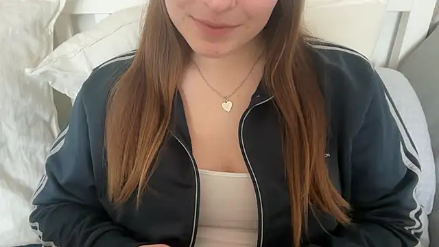 Snapshot of Lucyschickt chatting on April 4, 2026, 3:18 pm Lucyschickt online show from April 4, 2026, 3:18 pm