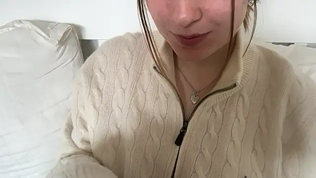 Snapshot of Lucyschickt chatting on April 25, 2026, 9:45 am Lucyschickt online show from April 25, 2026, 9:45 am