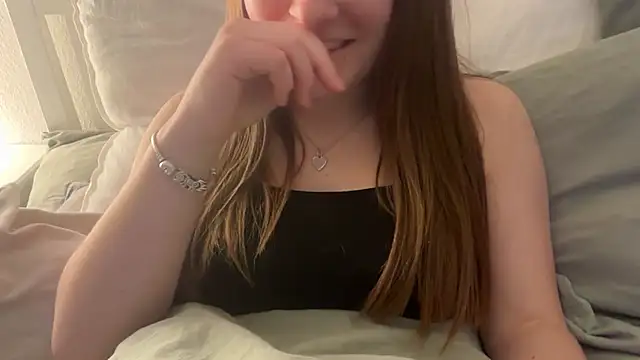 Lucyschickt online show from February 20, 2026, 4:53 pm