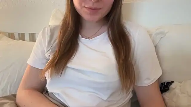 Snapshot of Lucyschickt chatting on April 13, 2026, 5:50 pm Lucyschickt online show from April 13, 2026, 5:50 pm