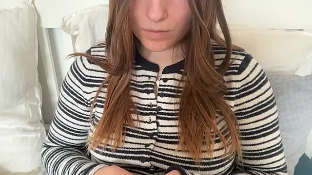 Lucyschickt online show from March 10, 2026, 8:51 am