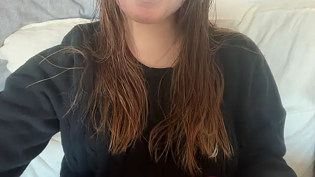 Snapshot of Lucyschickt chatting on April 22, 2026, 5:31 pm Lucyschickt online show from April 22, 2026, 5:31 pm