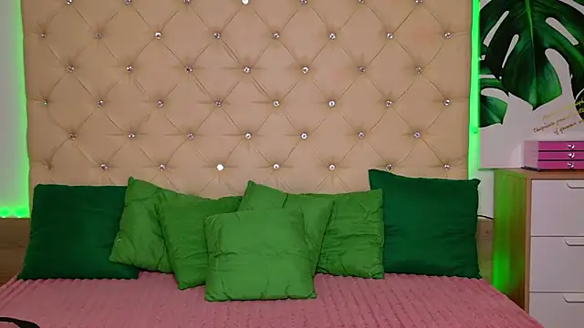 Snapshot of AwaMax chatting on March 5, 2026, 5:59 am AwaMax online show from March 5, 2026, 5:59 am