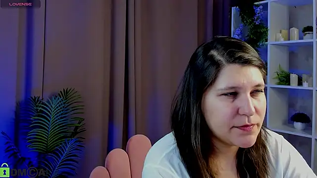 Snapshot of helenahoff chatting on March 9, 2026, 4:05 am helenahoff online show from March 9, 2026, 4:05 am