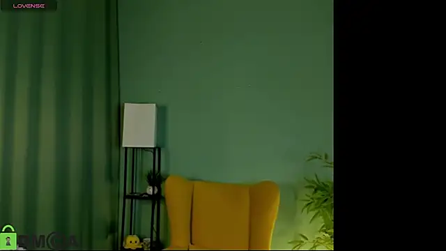 Snapshot of helenahoff chatting on April 15, 2026, 4:07 am helenahoff online show from April 15, 2026, 4:07 am