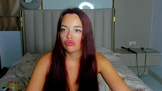 Snapshot of stellaa_quenn chatting on June 8, 2026, 12:05 am stellaa quenn online show from June 8, 2026, 12:05 am