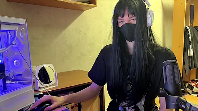 Akim exe UwU femboy online show from February 4, 2026, 5:19 pm