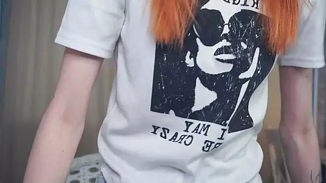 Snapshot of TarynPalek chatting on February 17, 2026, 6:33 am TarynPalek online show from February 17, 2026, 6:33 am