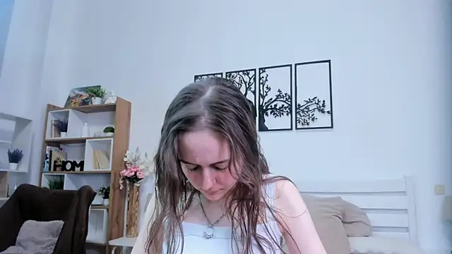 MalvinaTrafford online show from April 28, 2026, 10:03 pm