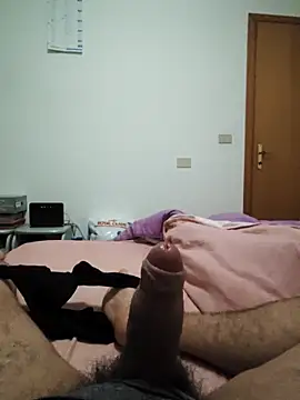 Snapshot of Luca2000lu chatting on February 9, 2026, 9:57 pm Luca2000lu online show from February 9, 2026, 9:57 pm