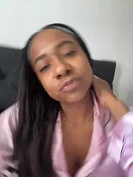 Snapshot of amara_queen_ chatting on July 13, 2026, 2:38 pm amara queen online show from July 13, 2026, 2:38 pm
