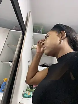 Snapshot of amara_queen_ chatting on July 14, 2026, 11:27 am amara queen online show from July 14, 2026, 11:27 am