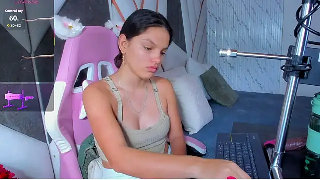 Snapshot of isa_kolins chatting on May 31, 2026, 2:45 pm isa kolins online show from May 31, 2026, 2:45 pm