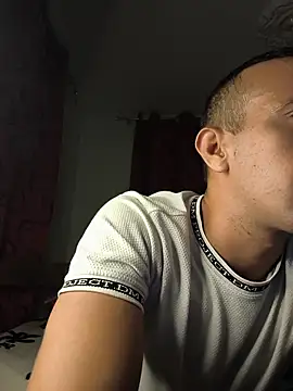 Snapshot of logan-31 chatting on February 5, 2026, 6:09 am logan-31 online show from February 5, 2026, 6:09 am