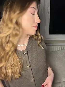 romyxxs online show from March 4, 2026, 9:33 pm